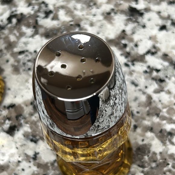 Vintage Anchor Hocking Georgian Amber Salt & Pepper Shakers - Picture 4 of 6